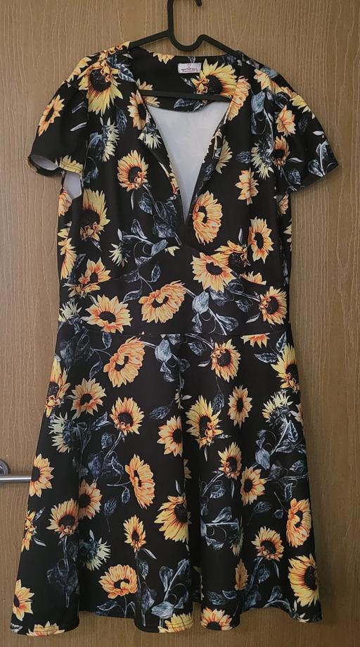 Buy & Sell Wednesfield Wolverhampton - Photos for Ladies Want That Trend Sunflower Dress 22.