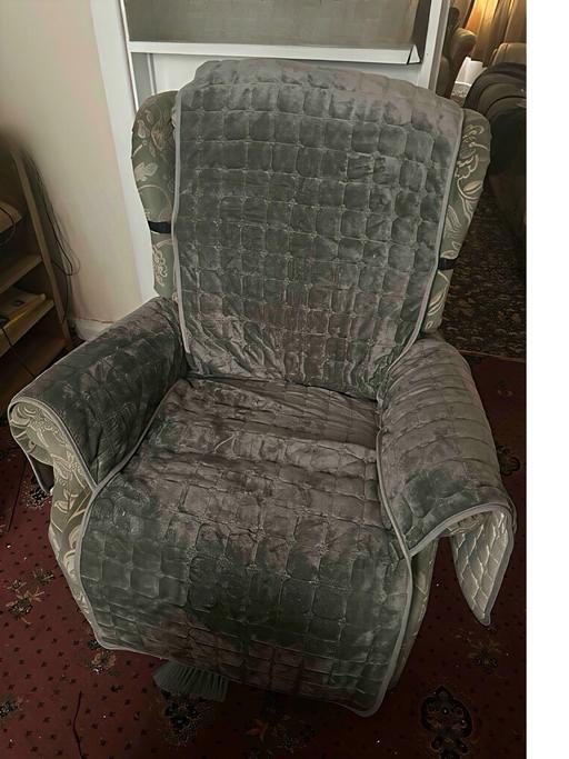 Buy & Sell Pontrug Gwynedd - Photos for Recliner heated massage chair