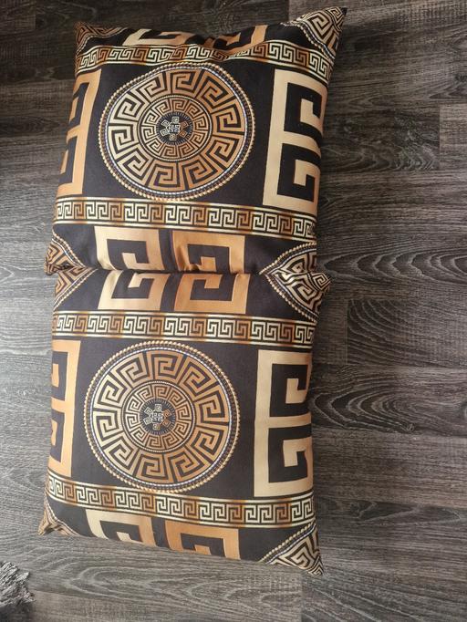 Buy & Sell Scholes Rotherham - Photos for 2 large cushion