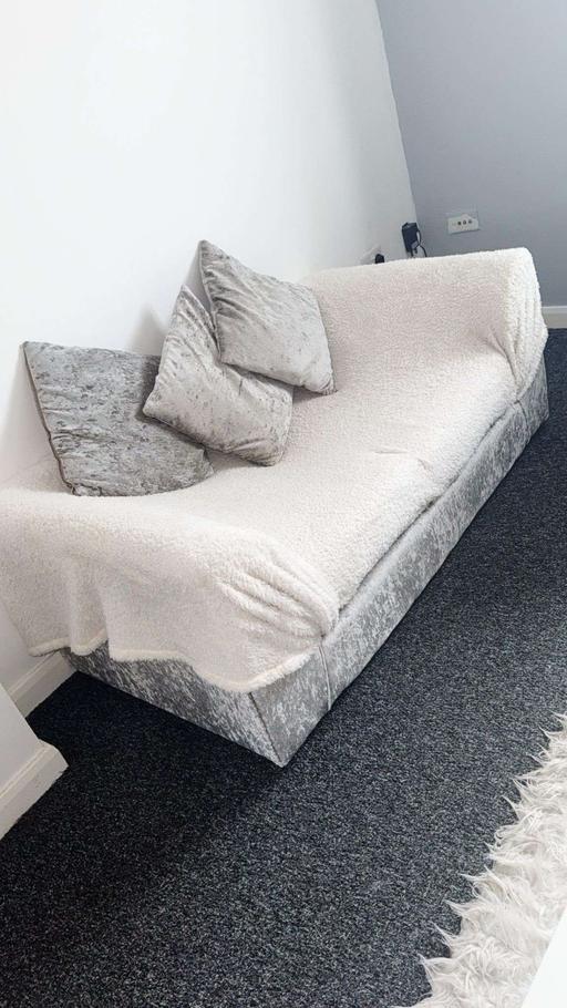 Buy & Sell Lambeth South East London - Photos for Crush velvet 2 seater sofa in the CV6 area