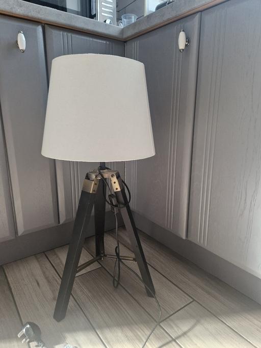 Buy & Sell Scholes Rotherham - Photos for Black trypod lamp