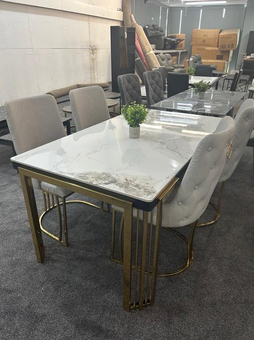 Buy & Sell Armley Leeds - Photos for Modern Marble Dinning Table with 4 Chairs
