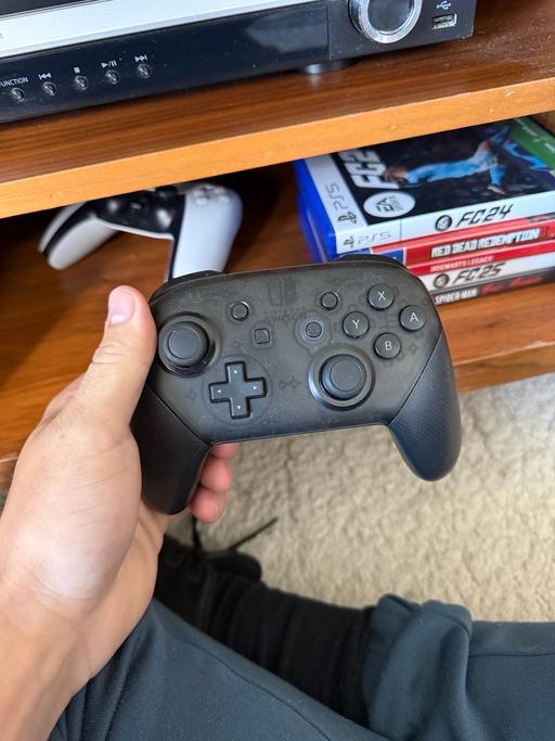 Buy & Sell Canary Wharf East London - Photos for Nintendo Switch Pro Controller