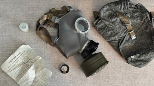 Buy & Sell Barnehurst Bexley - Photos for Genuine Vintage Gas Mask PLUS accessories