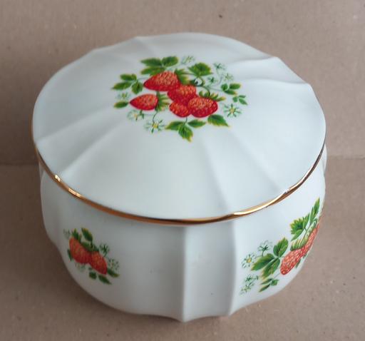 Buy & Sell Thatto Heath Saint Helens - Photos for royal stafford china strawberry lidded pot