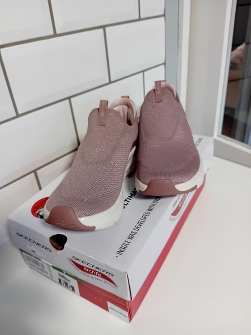 Buy & Sell Tipton Sandwell - Photos for skechers arch fit
