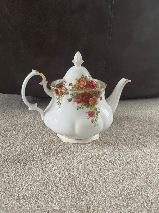 Buy & Sell Sandwell West Midlands - Photos for Royal Albert large teapot