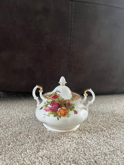 Buy & Sell Tividale Sandwell - Photos for Royal Albert lidded pot
