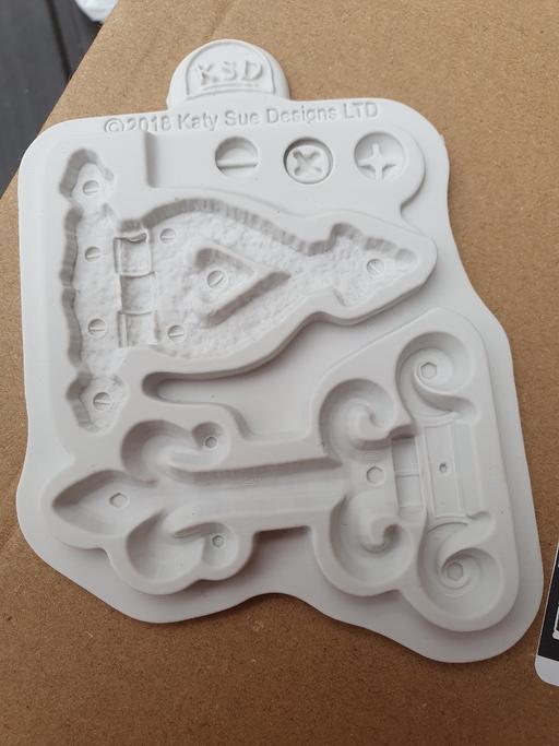 Classes Croydon Croydon - Photos for Katy sue hinges & screws silicone mould