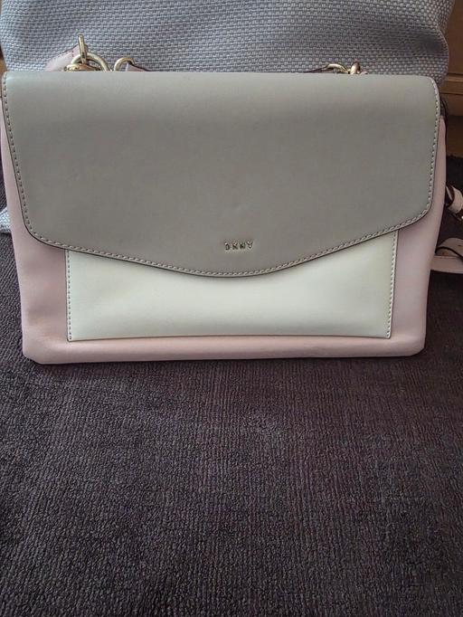 Buy & Sell Rainham Havering - Photos for DKNY handbag