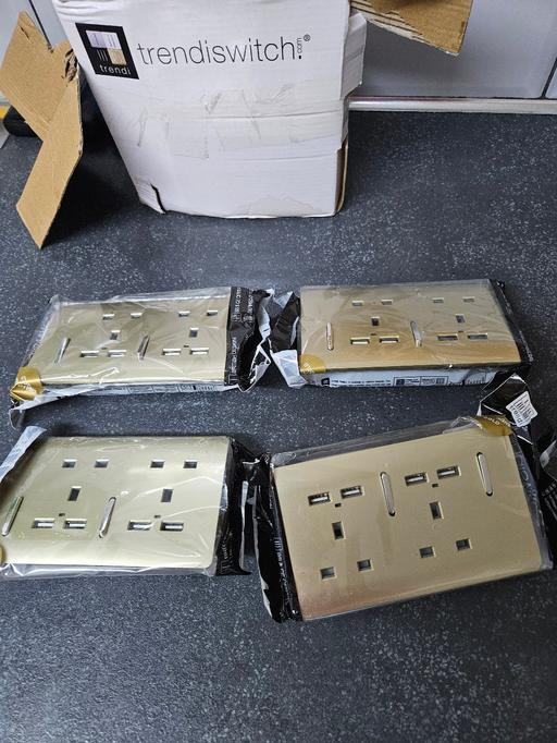 Buy & Sell Stow Heath Wolverhampton - Photos for x4 new light switches