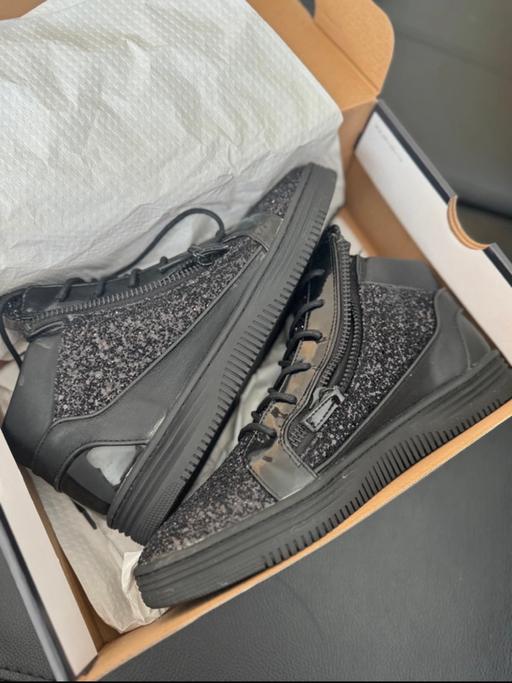 Buy & Sell Eaglestone Milton Milton Keynes - Photos for Kurt Geiger Jacobs Black Glitter Sneakers