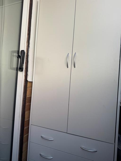 Buy & Sell Barking Barking and Dagenham - Photos for 2 door wardrobe white