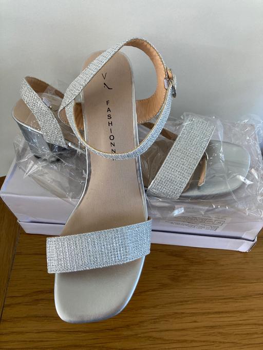 Buy & Sell Sedgley Dudley - Photos for New sandals