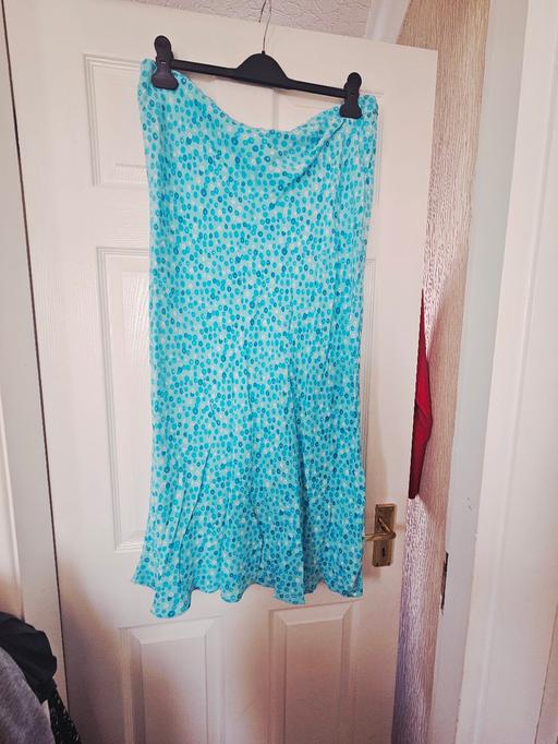 Buy & Sell Newton Doncaster - Photos for M&S skirt, size 20.