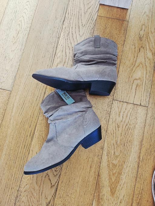 Buy & Sell Newton Doncaster - Photos for Wide fit boots, size 7..NEW with tags.