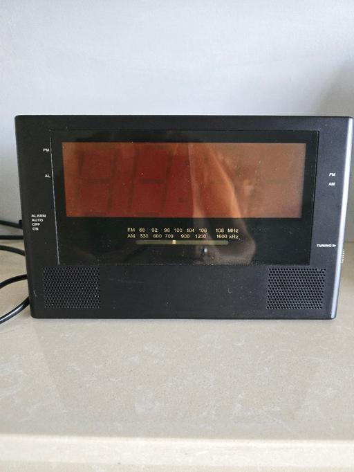 Buy & Sell Oldbury Sandwell - Photos for Sainsbury's red large display clock radio