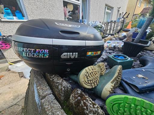 Vehicles Staveley Chesterfield - Photos for Givi monkey top box