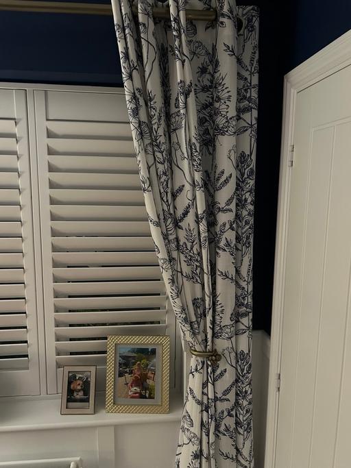 Buy & Sell Cheslyn Hay South Staffordshire - Photos for White &blue botanical print curtains