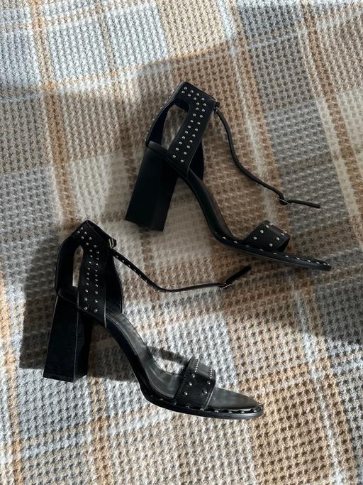 Buy & Sell Wolverton Milton Keynes - Photos for Genuine Leather SANDALS Heels
