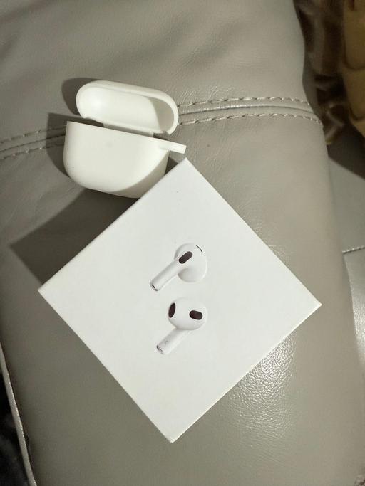 Buy & Sell Purfleet-on-Thames Thurrock - Essex - Photos for AirPods 3