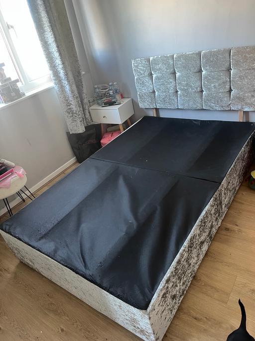 Buy & Sell Bentley Walsall - Photos for Silver crushed velvet small double bed