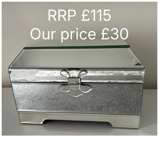 Buy & Sell Chasetown Lichfield - Photos for Mirrored Jewellery Case