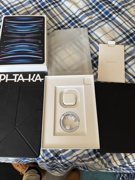 Buy & Sell North Harrow Harrow - Photos for IPAD PRO 4th Gen 1TB Cellular