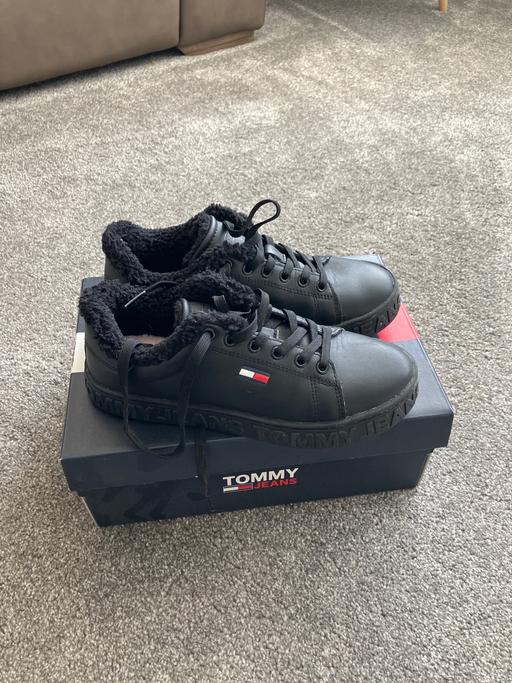 Buy & Sell Klondyke Northumberland - Photos for Tommy jeans fur lined black trainers