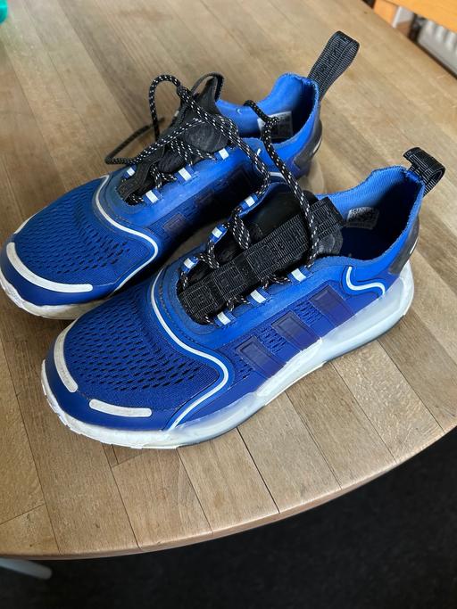 Buy & Sell Brooklands Manchester - Photos for Adidas women’s/girls trainers