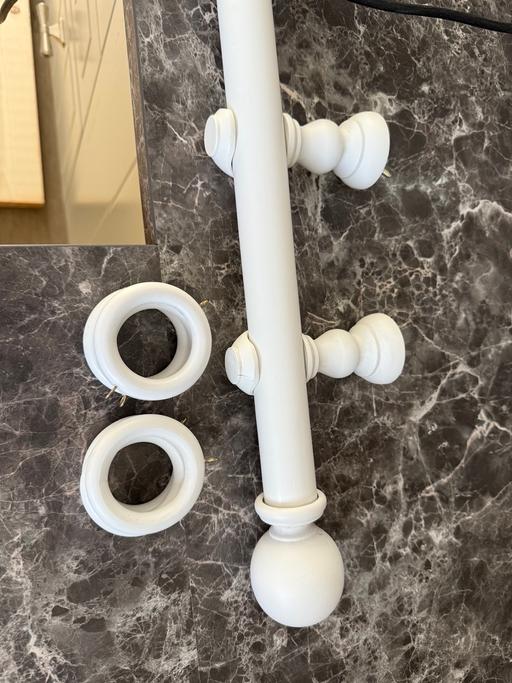 Buy & Sell Southdene Knowsley - Photos for Curtain pole