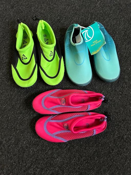 Buy & Sell Brooklands Manchester - Photos for Women’s/girls unworn beach shoes.size 3-4.