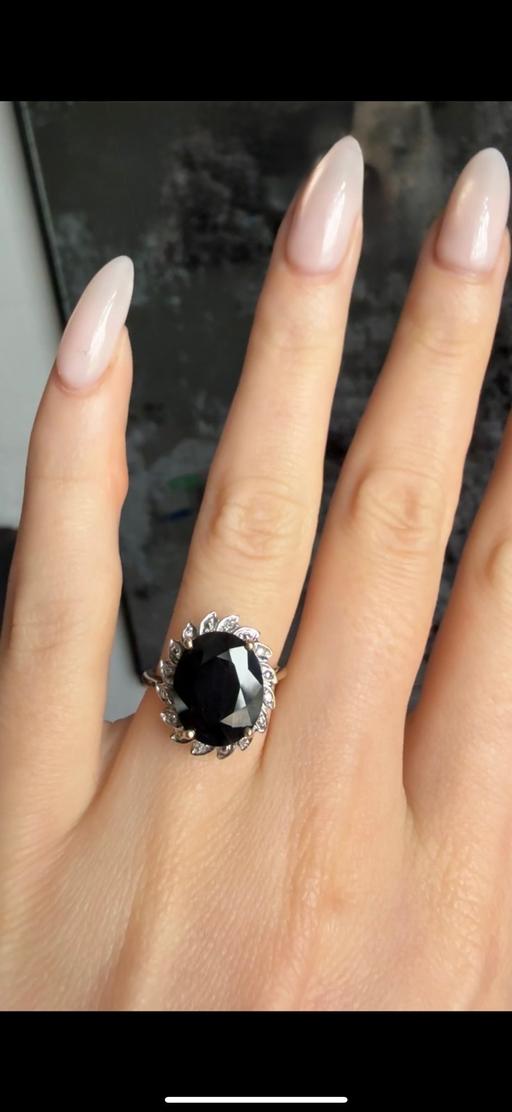 Buy & Sell Harrow on the Hill North West London - Photos for Stunning 9ct Gold 4ct Sapphire Diamond Ring