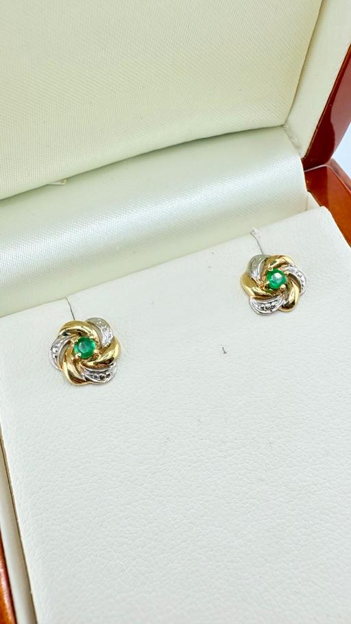 Buy & Sell Harrow on the Hill North West London - Photos for 9ct Gold and Emerald Swirl Stud Earrings