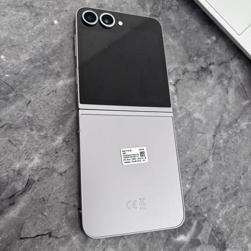 Buy & Sell Ashton-Under-Lyne Tameside - Photos for Samsung galaxy flip 6