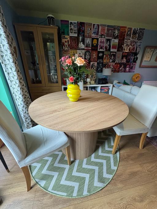 Buy & Sell Swadlincote South Derbyshire - Photos for Round dining table