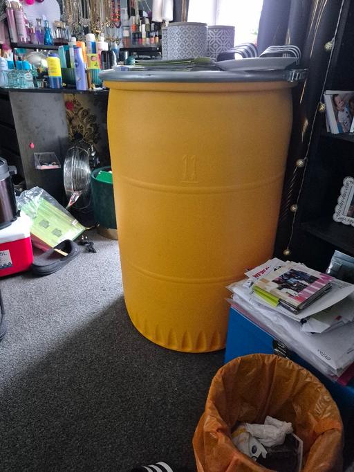 Buy & Sell Clapham South West London - Photos for barely overseas
