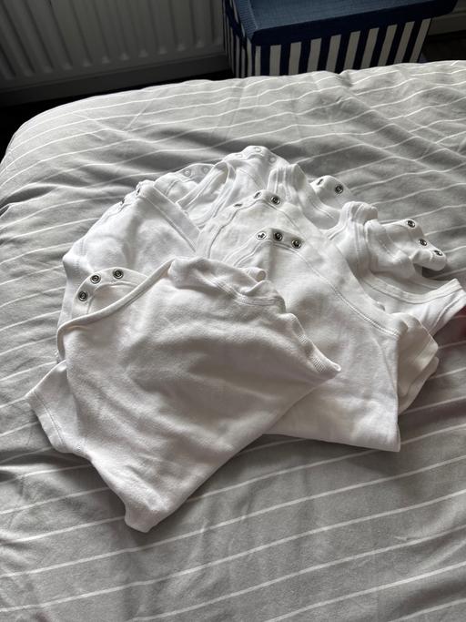 Buy & Sell Southdene Knowsley - Photos for 8 baby vests