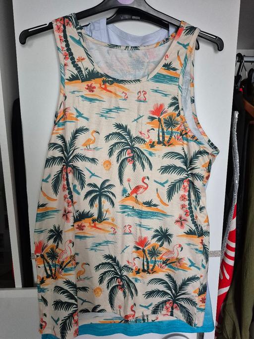 Buy & Sell Stockwell South West London - Photos for vest top