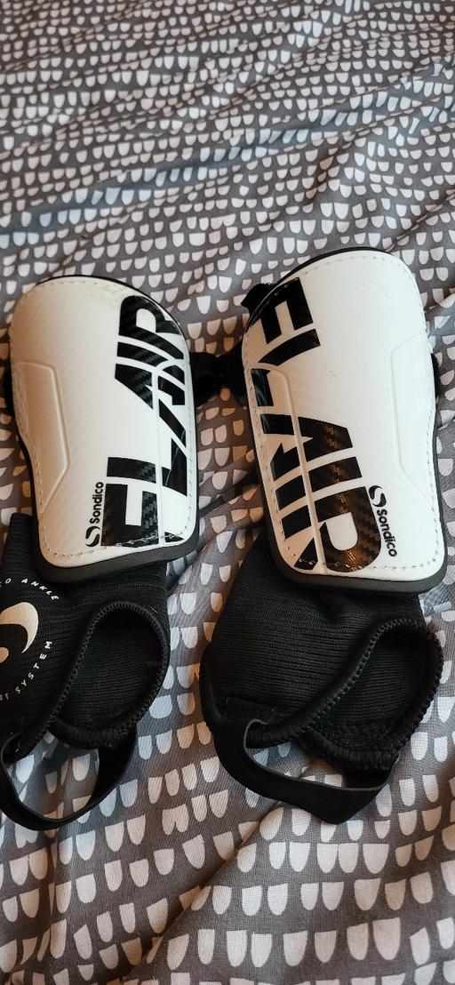 Buy & Sell Radcliffe Bury - Photos for sondico shin pads small