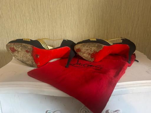Buy & Sell Latchford Warrington - Photos for Gold and black satin fabric Louboutins