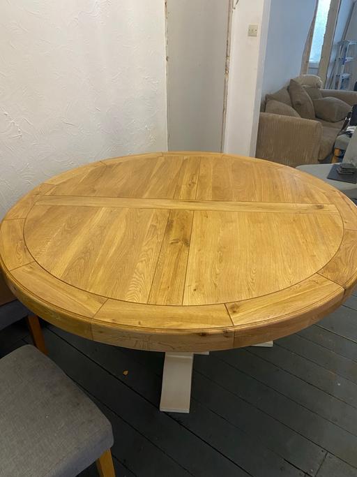 Buy & Sell Great Holland Tendring - Photos for Solid oak dining table seats 4-6