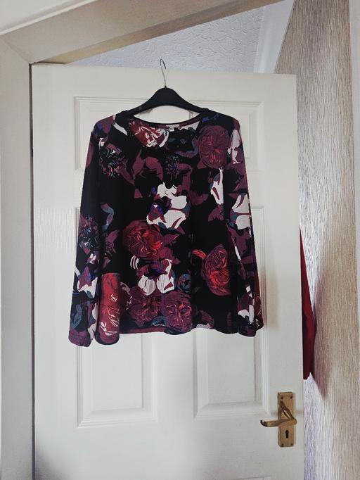 Buy & Sell Newton Doncaster - Photos for winter top, size 12.. like new.