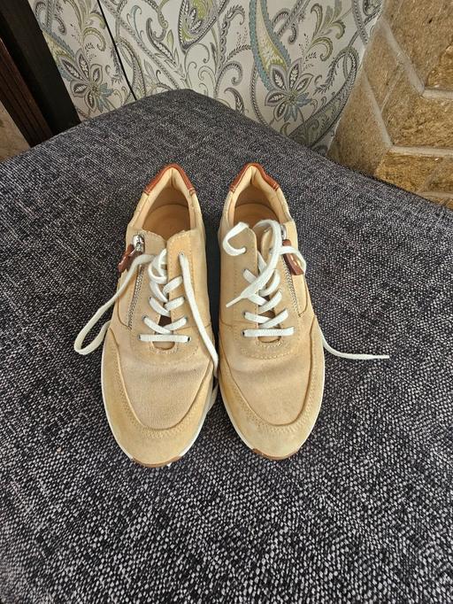 Buy & Sell Newton Doncaster - Photos for Ladies clarks trainers..size 5.