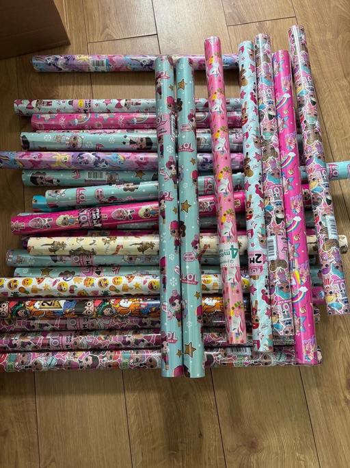 Buy & Sell White Hart Lane Station North London - Photos for Hundreds of wrapping paper/ wall paper/ birth