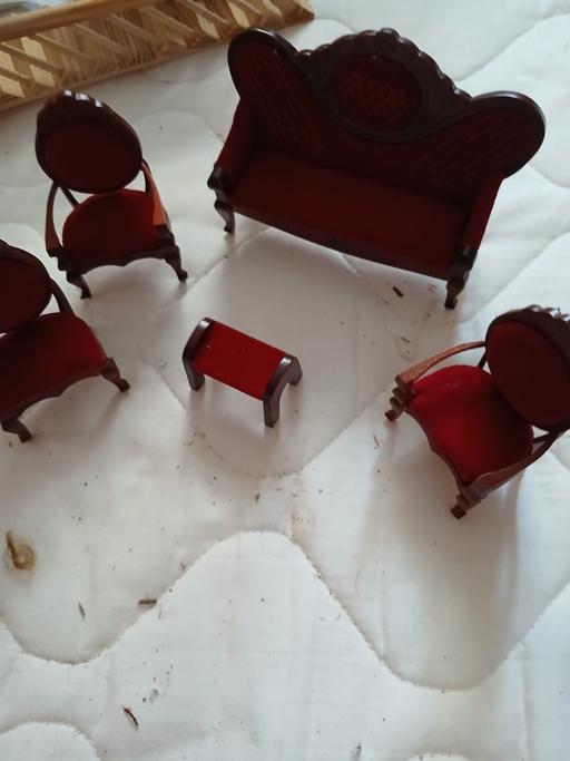 Buy & Sell Netherton Dudley - Photos for red velvet settee and 3 chair