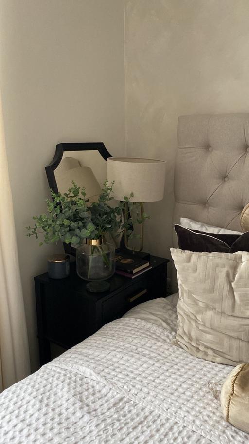 Buy & Sell Ilford Redbridge - Photos for x2 bedside tables, x2 lamps and x2 mirrors 