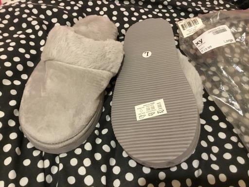 Buy & Sell Woodcross Wolverhampton - Photos for Ladies New House Slippers size Large £19-99