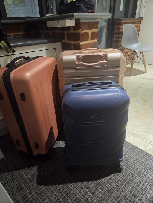 Buy & Sell Wapping East London - Photos for suitcases