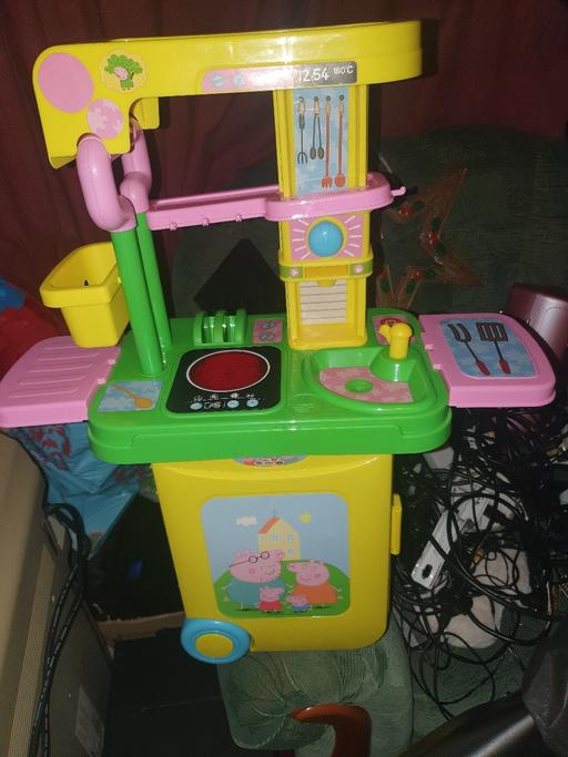 Buy & Sell Gornal Wood Dudley - Photos for Peppa Pig , Kitchen/Suitcase, Great For Kids
